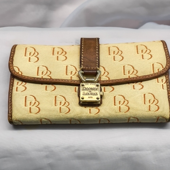 Dooney & Bourke Tan and Brown Logo Wallet vintage - Picture 2 of 12